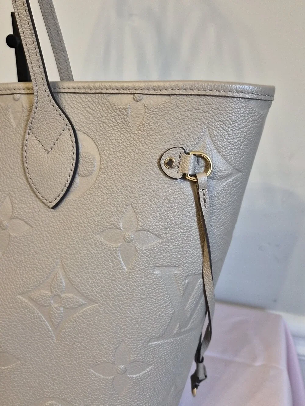 Louis Vuitton Neverfull MM Empreinte Turtle Dove Microchipped
